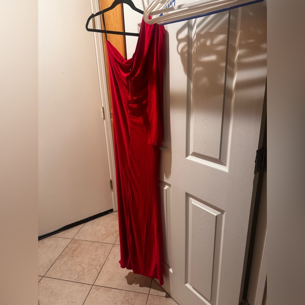 Missguided Red Ruched One-Shoulder Dress - Picture 7 of 9